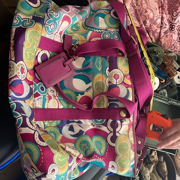Coach duffle bag multi color. Very nice and clean - Picture 9 of 10